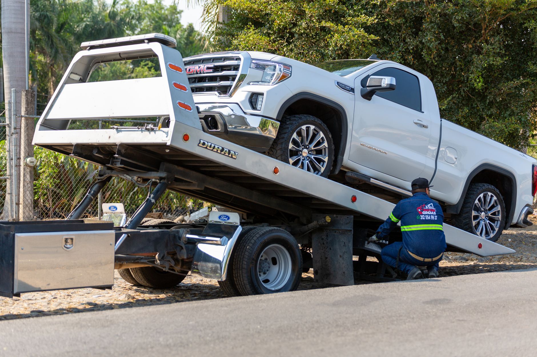 Example website for Island Roadside Towing